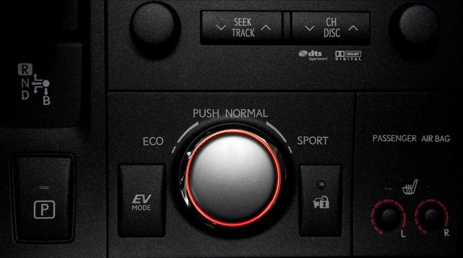  Lexus CT200h 2010 года  (фото 192 из 266)